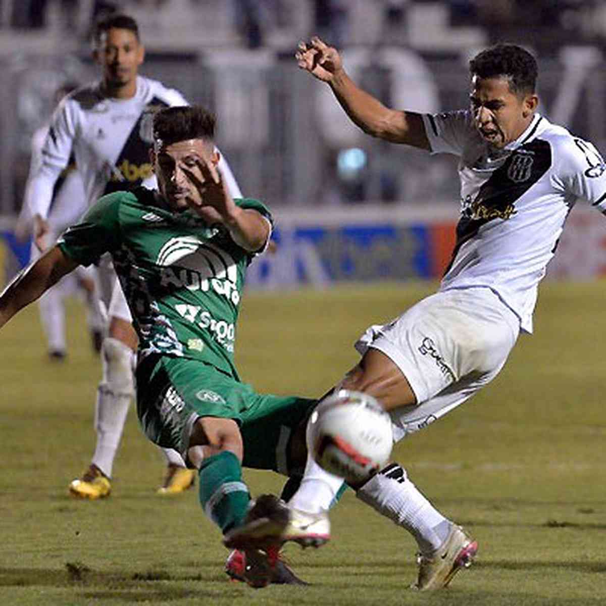 Guarani e Ceará fazem jogo morno e não saem do zero a zero em Campinas