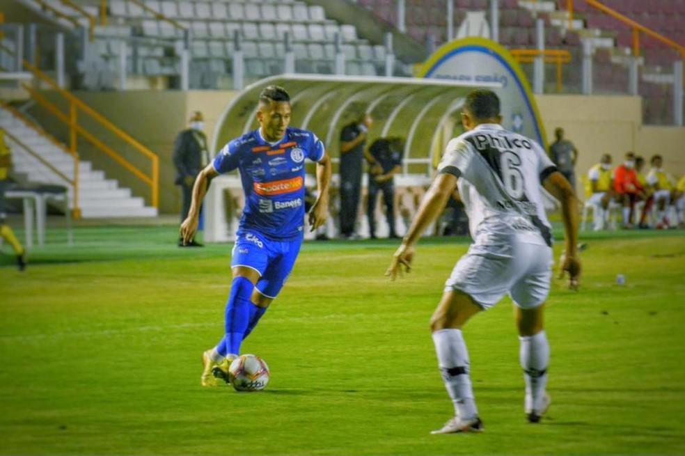 O atacante Reis marcou 10 gols em 34 jogos pelo Confiana, que ficou em 15 na Srie B, com 46 pontos.
