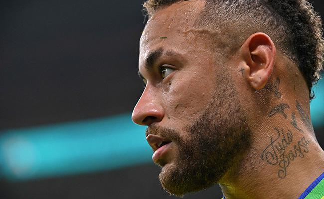 Neymar faz tratamento intensivo para se recuperar de leso no tornozelo sofrida na estreia na Copa