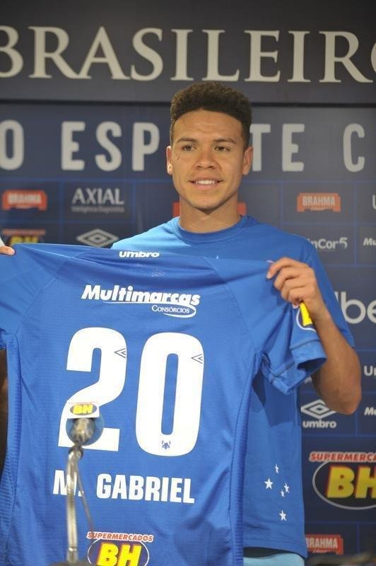 Fotos da apresentao de meia Marquinhos Gabriel no Cruzeiro (Alexandre Guzanshe/EM D.A Press)
