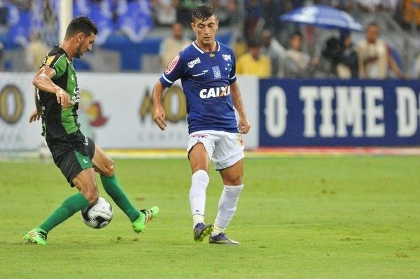 Cruzeiro e Amrica ficaram no empate, e permitiriam a chegada do Uberlndia  liderana