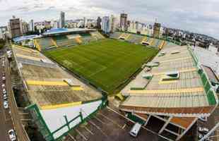 Arena Cond: situado em Chapec, em Santa Catarina, o estdio tem capacidade para 19.175 torcedores. A distncia entre Buenos Aires e Chapec  de 1.367 km.