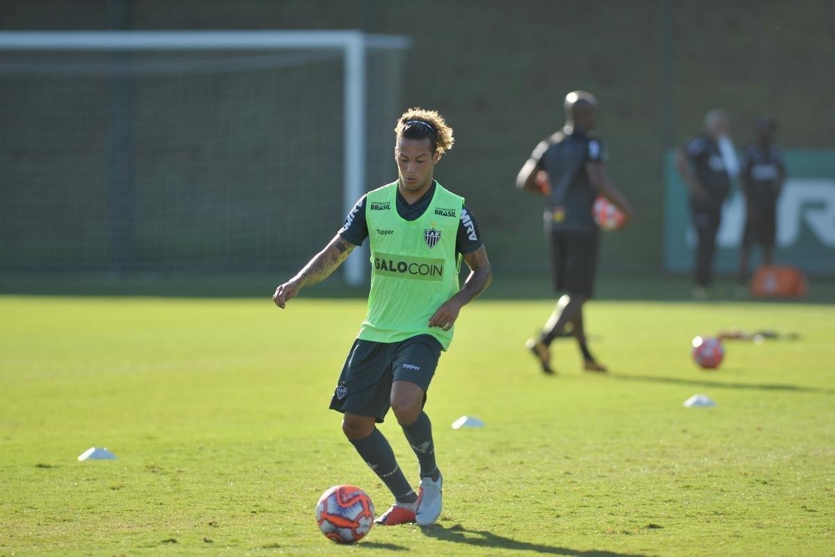 No dia da apresentao de Rver, outro zagueiro tambm chamou ateno: Igor Rabello, que foi a campo pela primeira vez