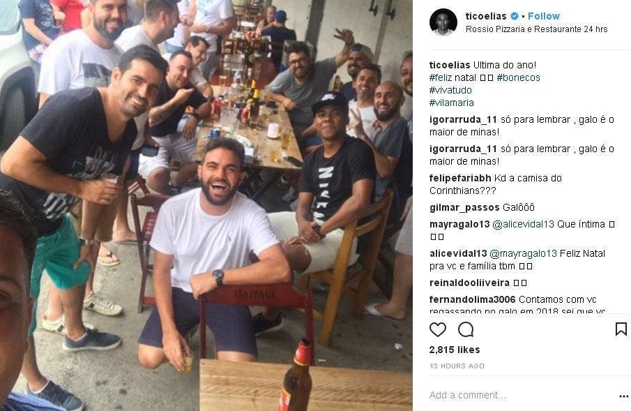 Elias reuniu os amigos para celebrar o Natal