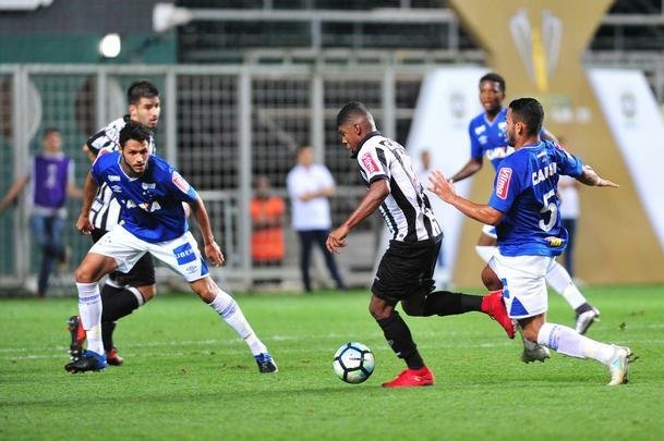 Aps por 2 a 2 no tempo normal, Cruzeiro derrotou Atltico por 4 a 2 nas penalidades e se sagrou campeo de torneio indito. Em 2018, clube celeste disputar a Copa Libertadores da categoria