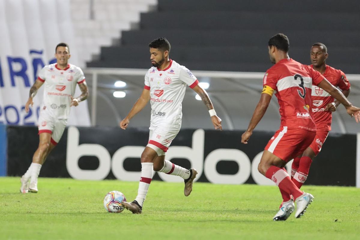 Partida marcou a estreia do tcnico Hlio do Anjos no time alvirrubro