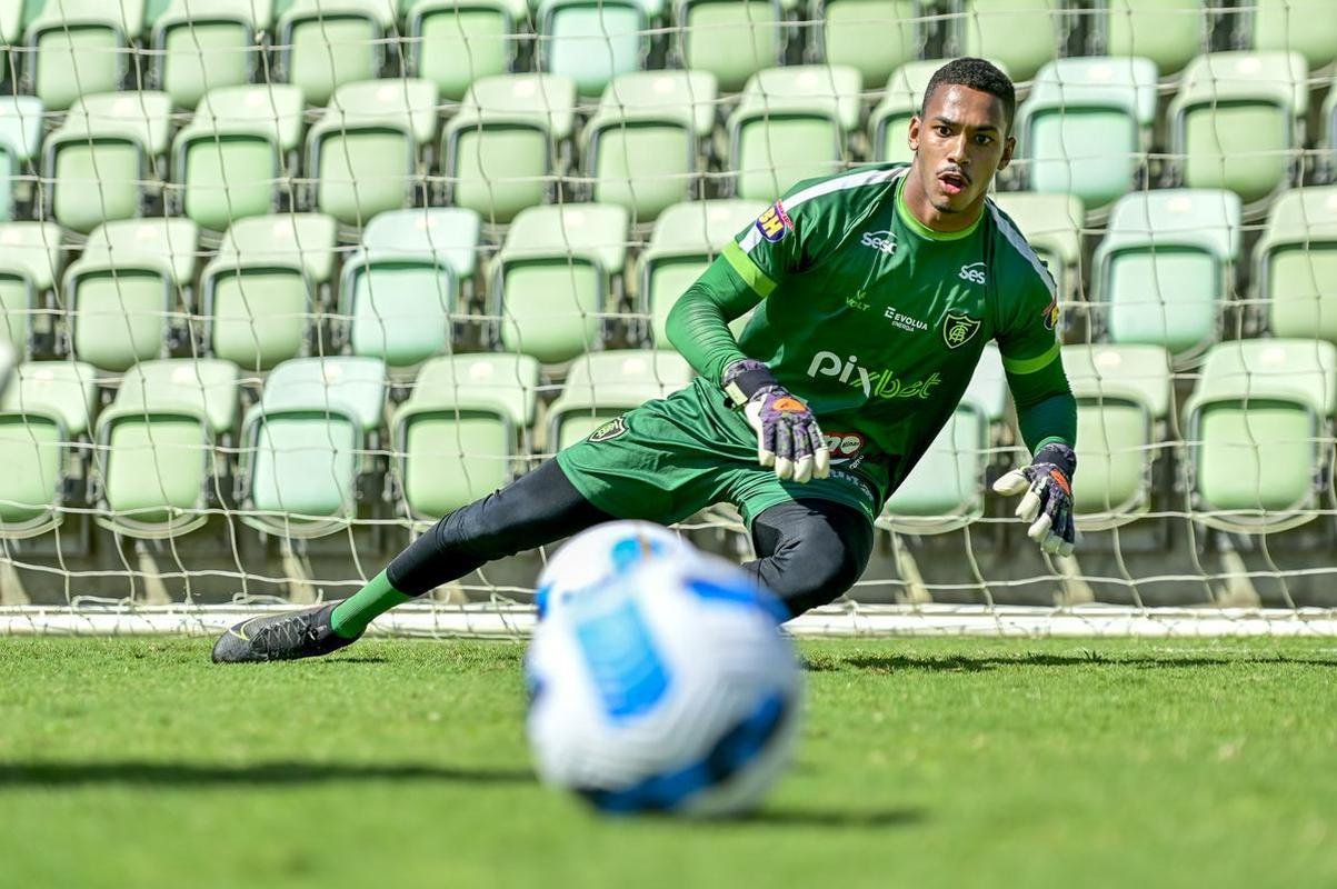 O Amrica realizou, nesta segunda-feira (28), o ltimo treino no CT Lanna Drumond, em Belo Horizonte, antes da viagem ao Paraguai para enfrentar o Guaran, pela Copa Libertadores.