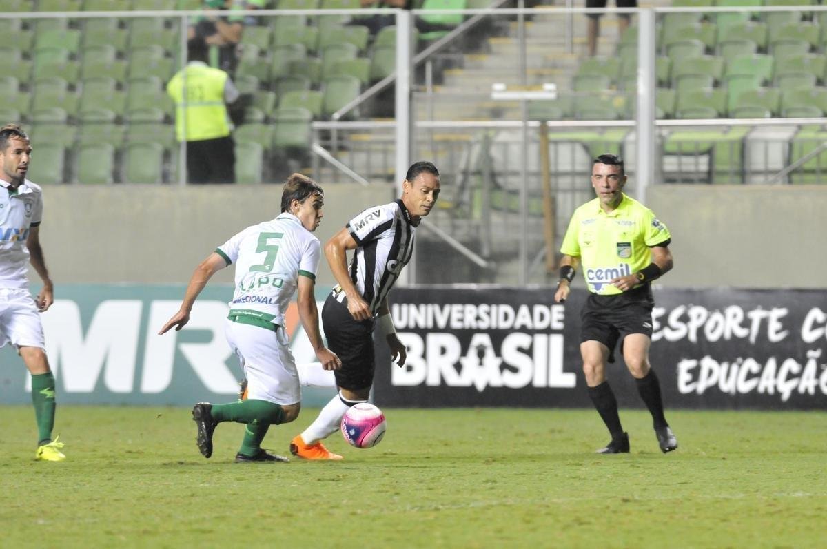 Fotos do primeiro tempo do clssico entre Atltico e Amrica, no Independncia, pela semifinal do Mineiro