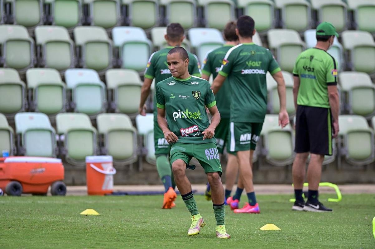 Amrica treinou nesta quinta-feira (10), no CT Lanna Drumond, visando o clssico de sbado contra o Atltico