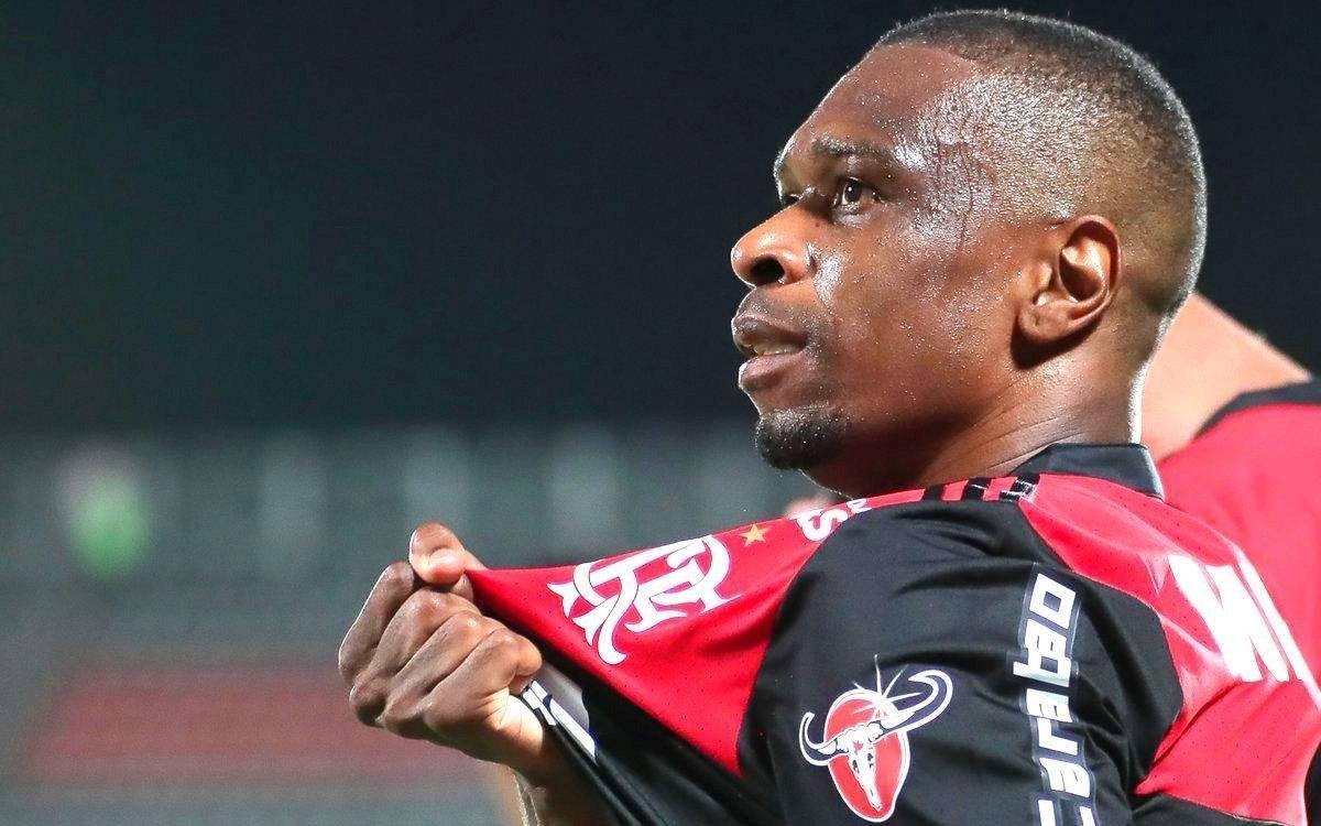 Juan (Flamengo) - 39 anos - 3 jogos no Campeonato Brasileiro - O experiente defensor sofreu com leses no incio do Campeonato Brasileiro e por isso no conseguiu chegar  marca de sete jogos.