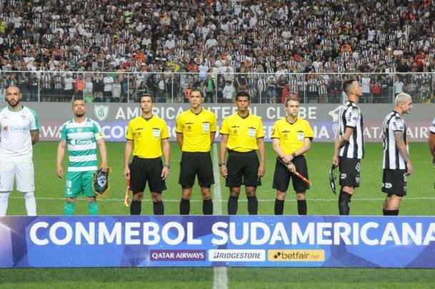 Fotos do jogo entre Atltico e La Equidad, no Independncia, pelas quartas de final da Sul-Americana