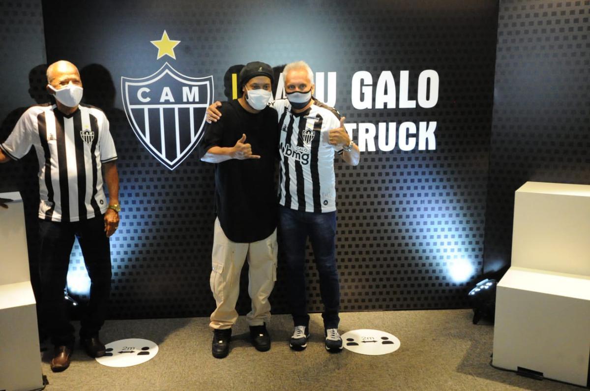 Ronaldinho participou de evento de patrocinador do Atltico no Mineiro e encontrou com jogadores da atualidade, como Rafael e Marquinhos, e dolos do passado, casos de Reinaldo, der Aleixo e Dad Maravilha