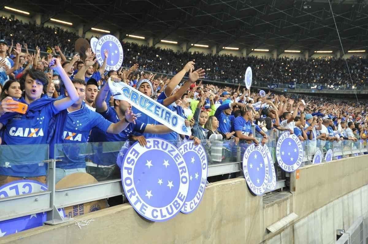 Torcida do Cruzeiro lotou o Mineiro em duelo com o Grmio pela semifinal da Copa do Brasil