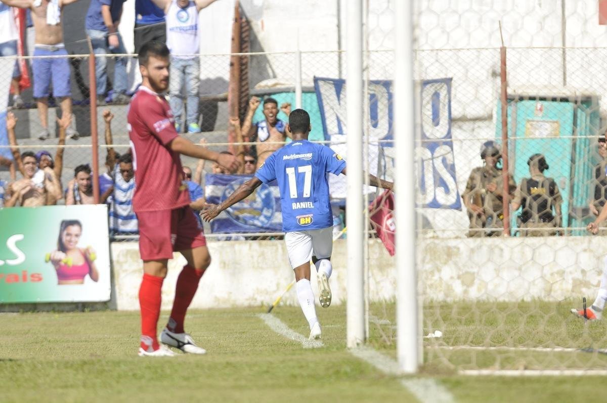 Cruzeiro abriu 2 a 1 no primeiro tempo, com gols de Raniel e Robinho; Alemo descontou para o Guarani