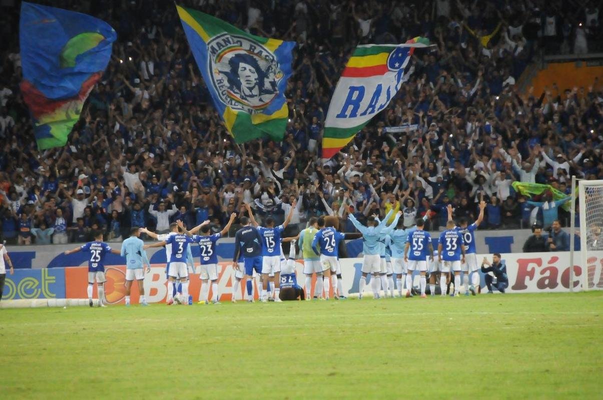 Torcedores do Cruzeiro no jogo com o Vila Nova, no Mineiro