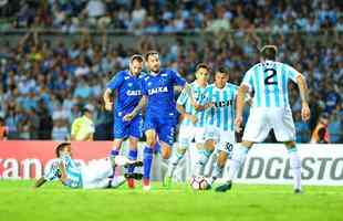 No segundo tempo, Lautaro Martnez marcou o terceiro dele no jogo, Robinho fez de falta para o Cruzeiro e Solari deu nmeros finais ao placar: Racing 4 x 2 Cruzeiro