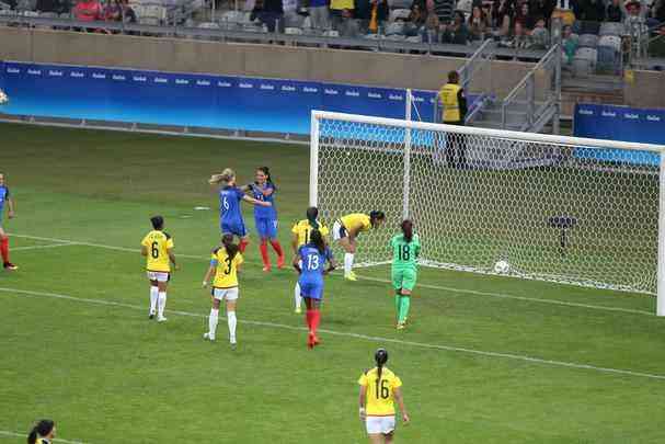 Imagens do duelo entre Frana e Colmbia, no Mineiro, pelo torneio de futebol feminino do Rio 2016