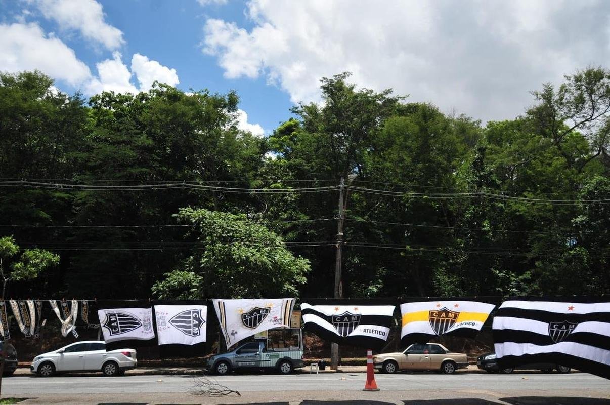 Torcida do Atltico chegou animada ao Mineiro para o jogo da taa, contra o RB Bragantino. Dia de festejar com o time o ttulo do Campeonato Brasileiro de 2021
