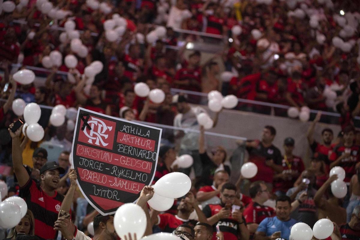 Vtimas do incndio no Ninho do Urubu foram homenageadas antes de Flamengo x Fluminense