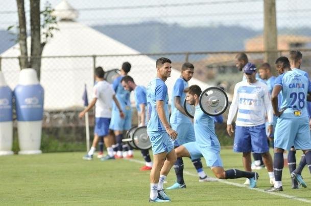 Mano Menezes montou Cruzeiro que deve encarar o Villa Nova no sbado e promoveu trs mudanas em relao ao ltimo jogo: Murilo entrou na vaga de Leo, Egdio no lugar de Marcelo Hermes e Robinho deu lugar a Ariel Cabral