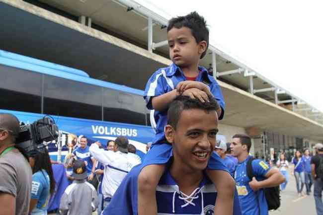 Dagoberto elogia elenco do Cruzeiro e quer estrear contra o Galo