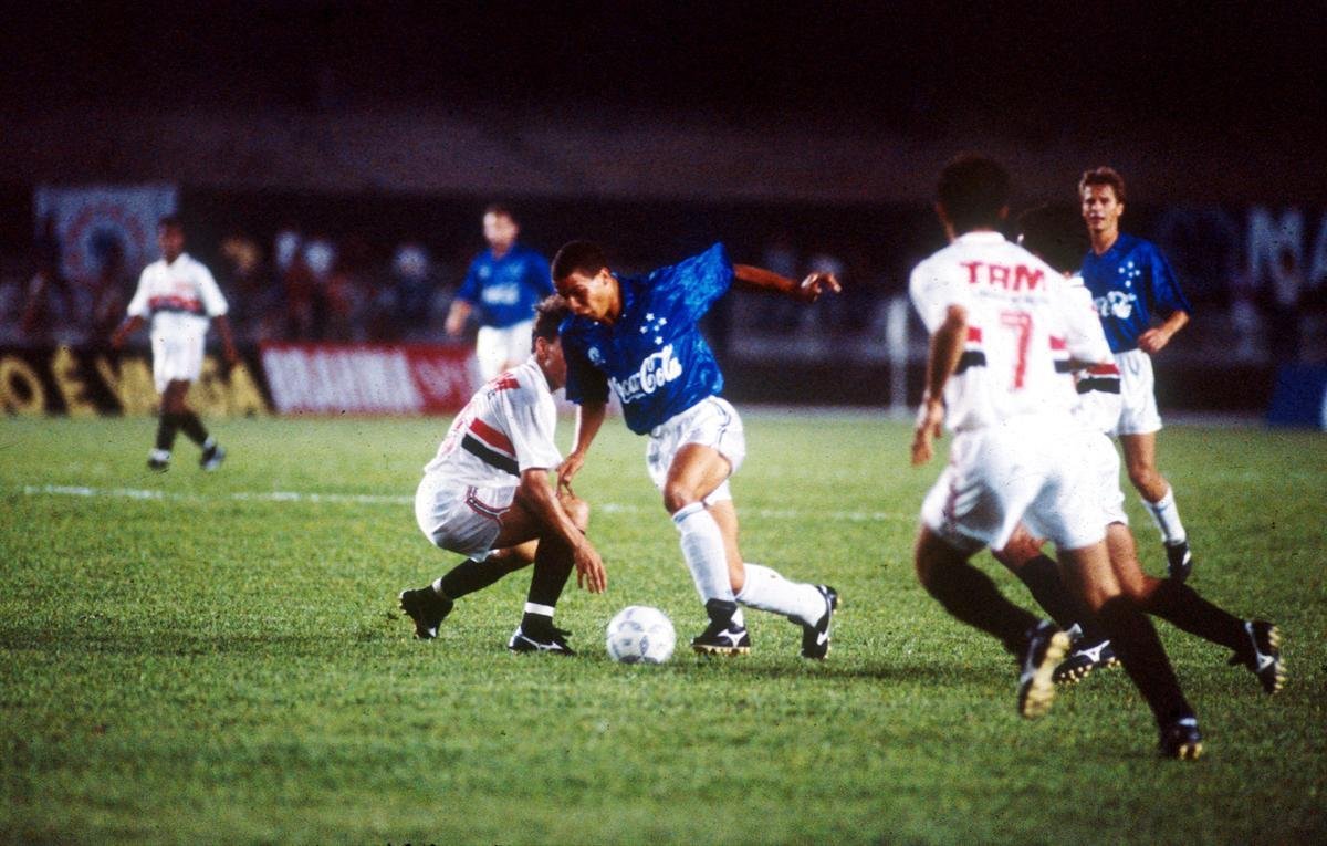 Ronaldo em ao durante jogo entre Cruzeiro e So Paulo em 1993