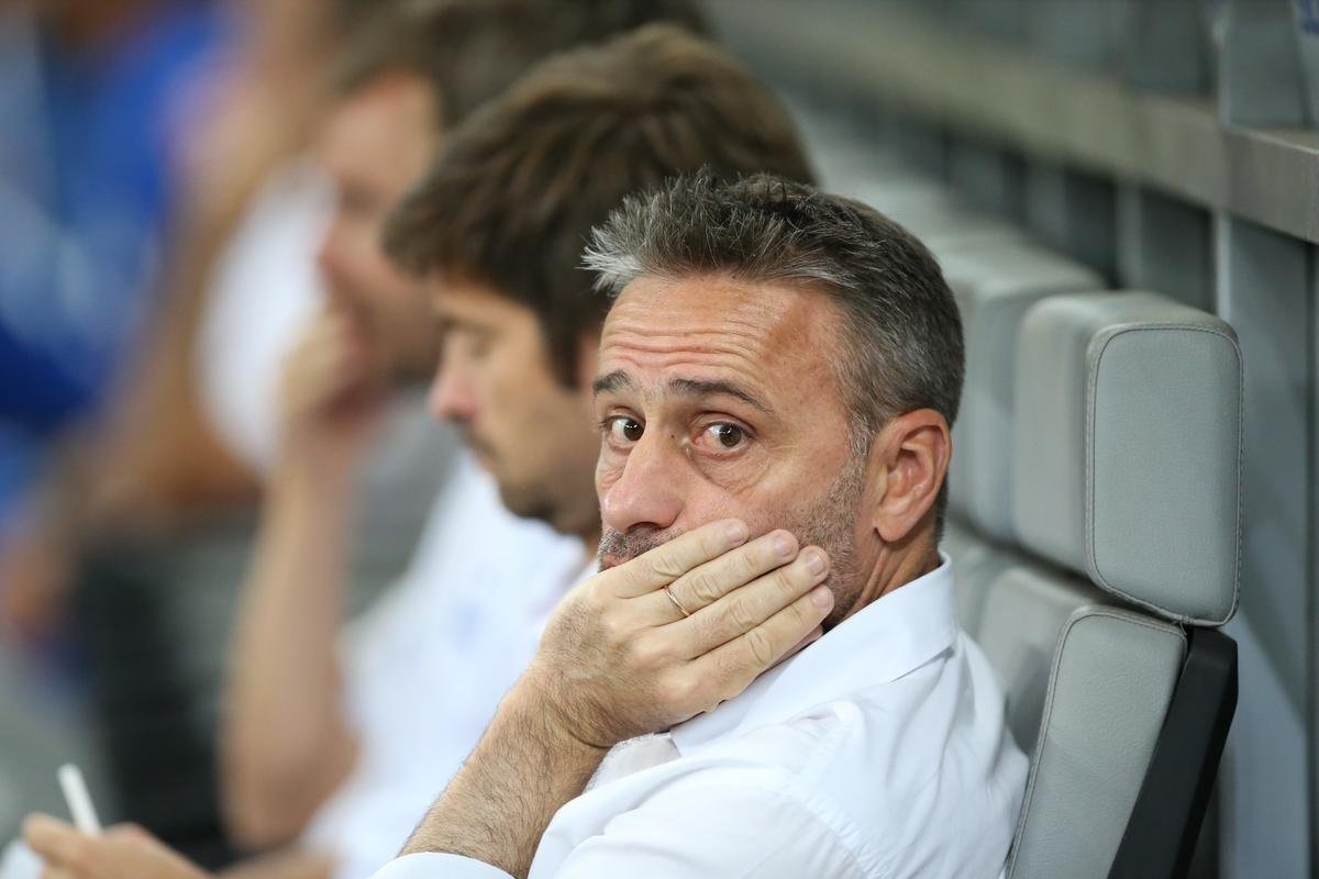 Em maio de 2016, Paulo Bento comeou o trabalho na Raposa durante o Brasileiro de 2016, com dois empates, duas derrotas e uma vitria.