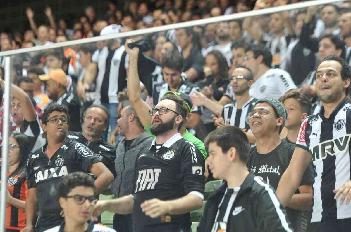 Torcidas de Atltico e San Lorenzo, no Independncia