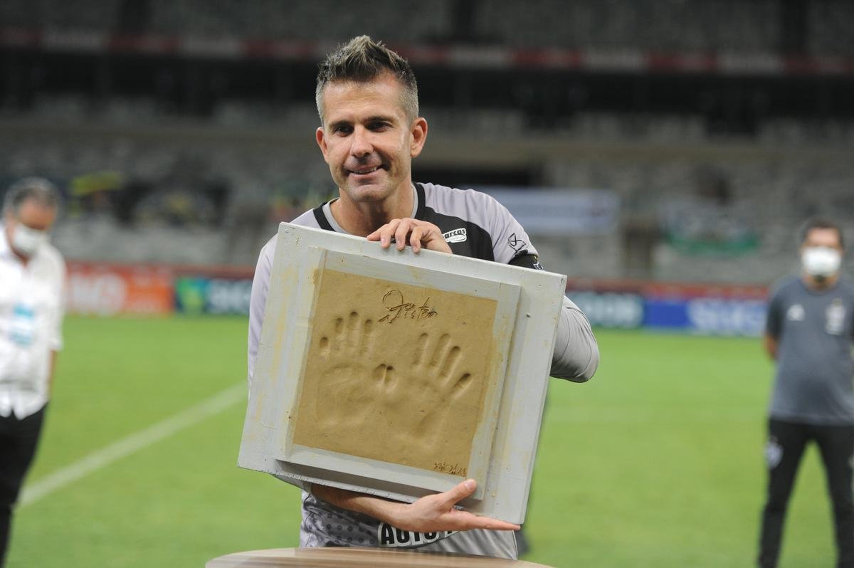 Goleiro foi homenageado na despedida dos gramados 