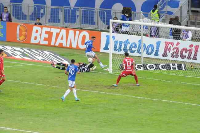 Fotos do jogo entre Cruzeiro e Vila Nova, no Mineirão, pela 15ª rodada da Série B