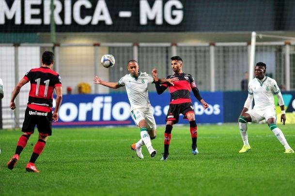 Fotos de mais uma derrota do Amrica na Srie B; Coelho foi superado no Independncia pelo Atltico-GO, por 1 a 0. Gol do rubro-negro goiano foi de Jorginho
