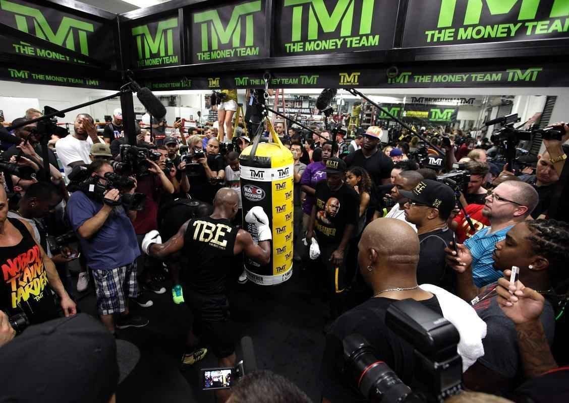 Em preparao para superluta contra Conor McGregor, em 26 de agosto, Floyd Mayweather recebe imprensa em treino aberto em Las Vegas 