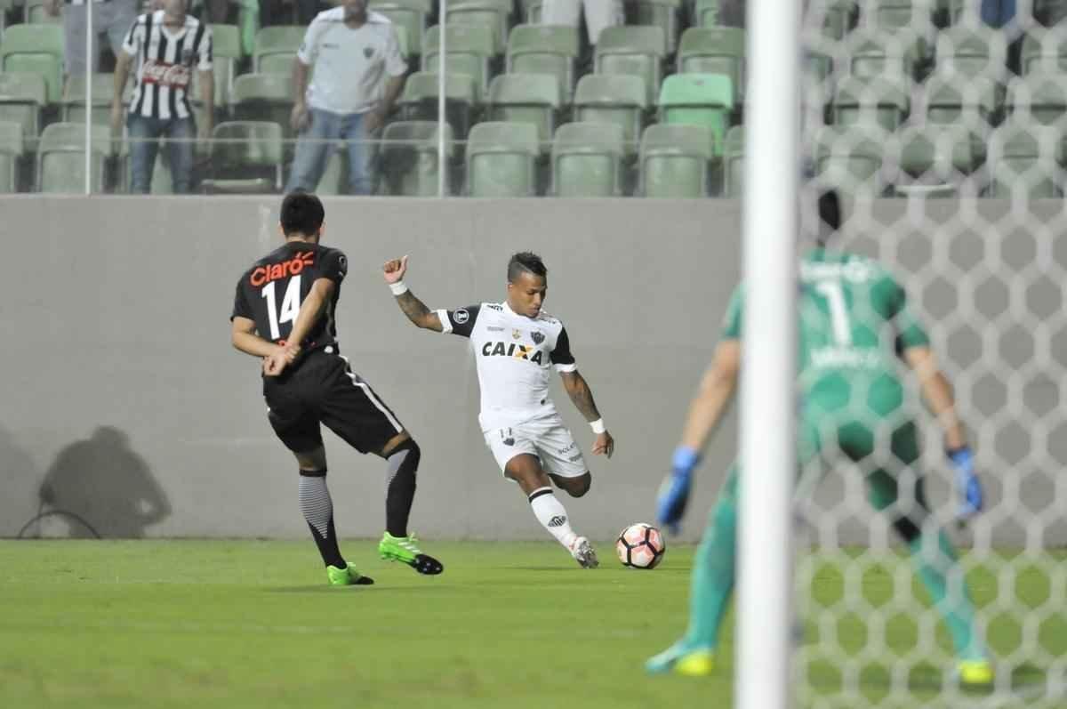 Imagens do duelo entre Atltico e Libertad-PAR, no Independncia, pela Copa Libertadores