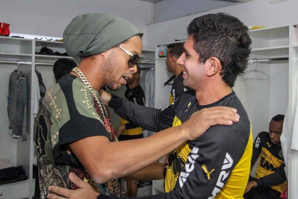 Ronaldinho Gacho se despediu dos jogadores e dos funcionrios do Atltico