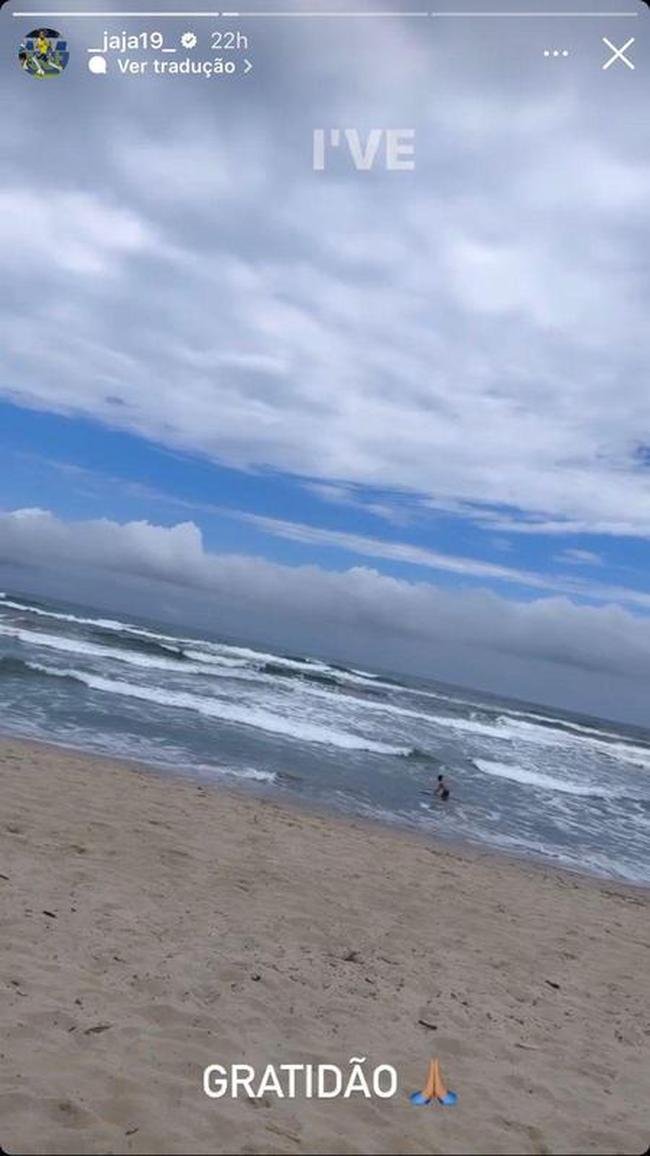 Jaj�, que pertence ao Athletico-PR e n�o deve permanecer no Cruzeiro, curte as f�rias na praia