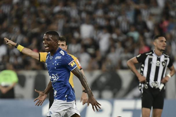 Fotos de Botafogo x Cruzeiro, no estádio Nilton Santos, pela 29ª rodada do Brasileiro
