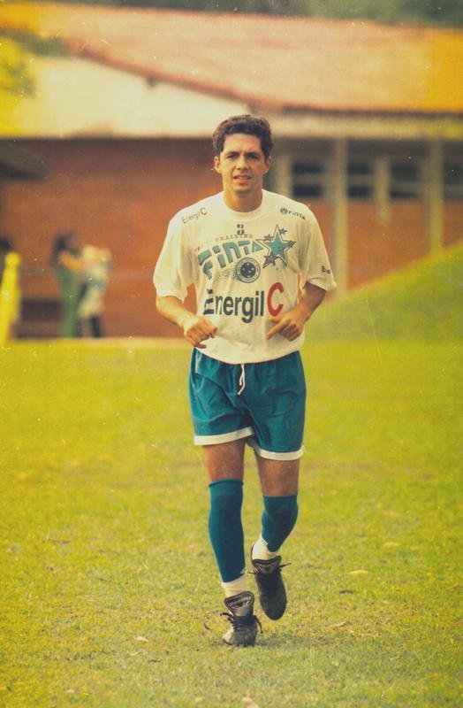 Volante Fabinho (Flamengo: 1990-1995 / Cruzeiro: 1995-1997): 253 jogos por Flamengo (9 gols) e 220 jogos por Cruzeiro (8 gols)