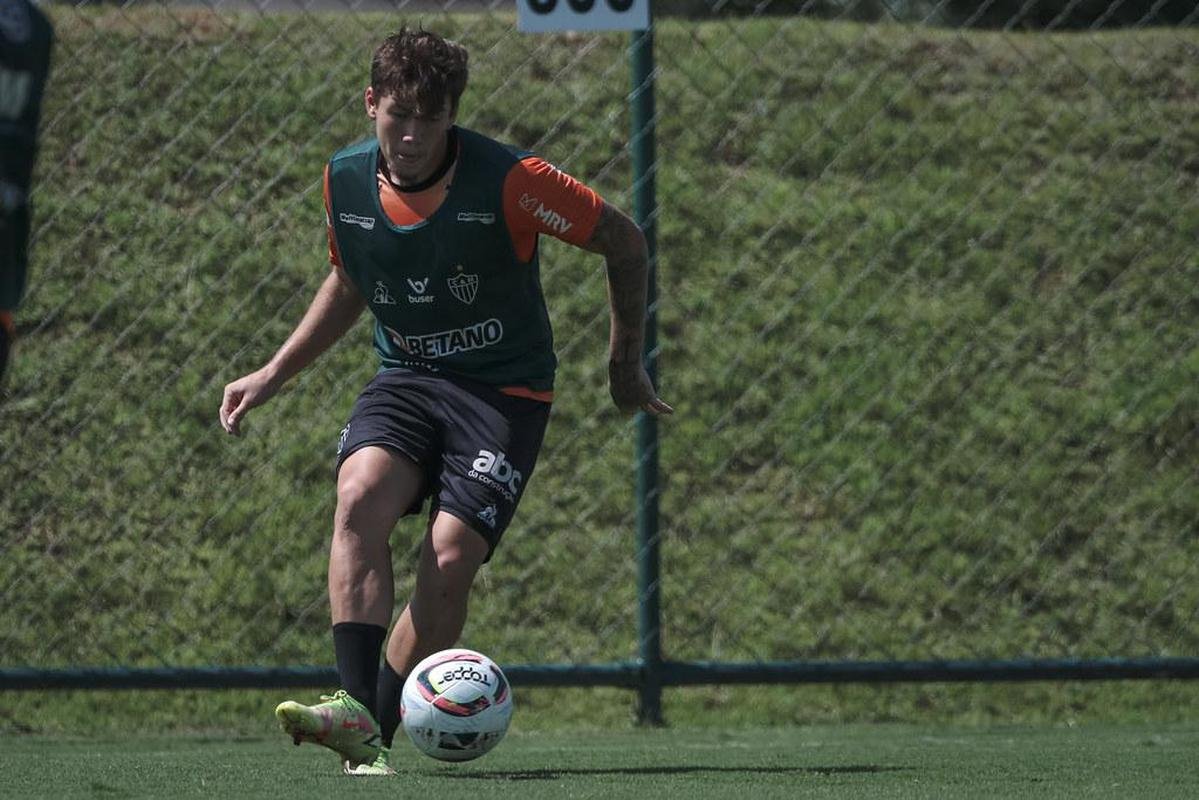 Comemorao pelo aniversrio do Galo e treino