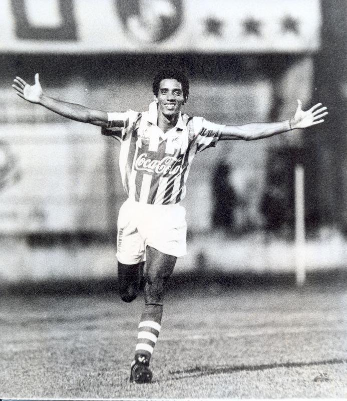 Ainda em 1991, a Kyalami passou a vestir o Nutico e seguiu no clube at 1995. Na foto, o modelo listrado usado em 1992