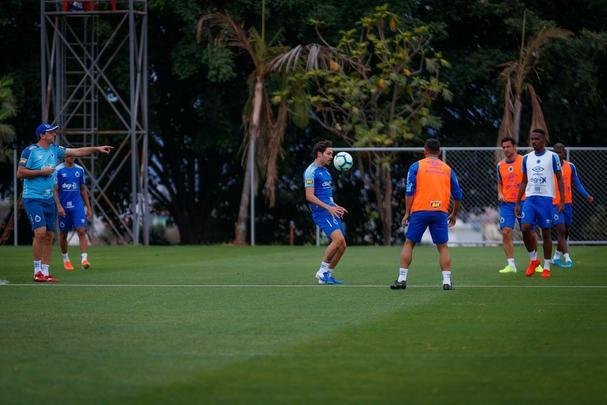 Treino do Cruzeiro nesta segunda-feira, na Toca da Raposa II. Time de Rogrio Ceni enfrenta o Cear na quarta-feira, s 19h30, no Castelo, em Fortaleza, pela 21 rodada do Campeonato Brasileiro