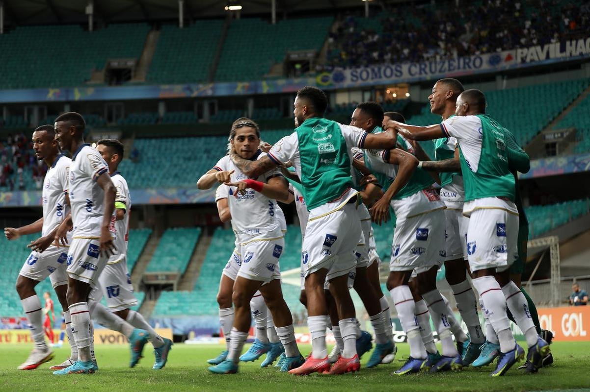 Vitor Jacar marcou dois gols e deu a vitria ao Bahia sobre o Cruzeiro, na Fonte Nova, em Salvador, pela primeira rodada da Srie B