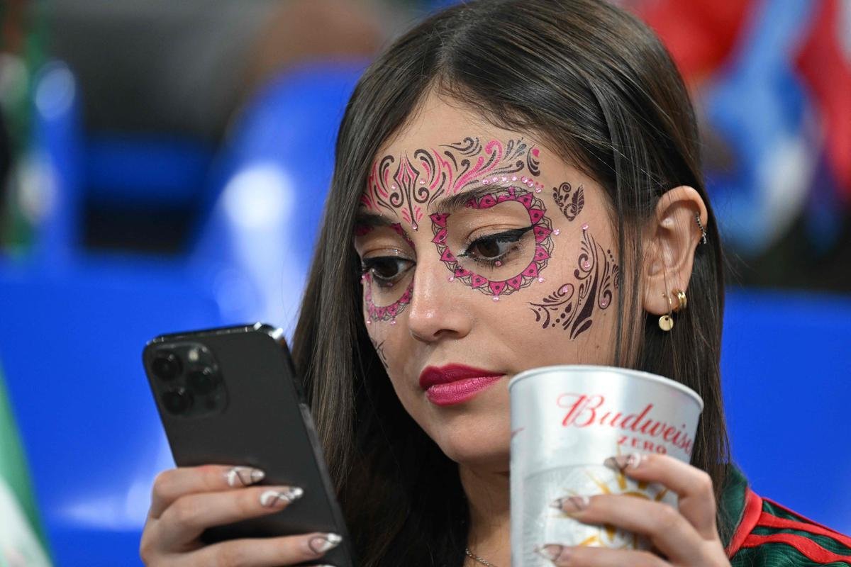 Imagens da torcida no jogo entre Mxico e Polnia pelo Grupo C da Copa do Mundo.