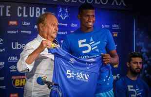 O Cruzeiro anunciou a contratao do lateral-direito Luis Orejuela