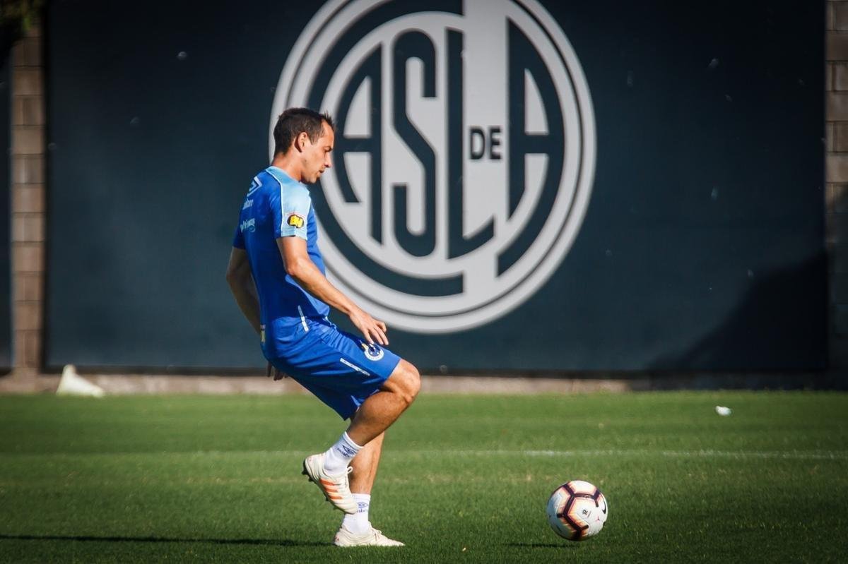 Cruzeiro treinou no complexo Nuevo Gasmetro, do San Lorenzo, antes da estreia na Copa Libertadores. Time celeste enfrenta o Huracn, nesta quinta-feira (07/03), s 19h, no El Palacio