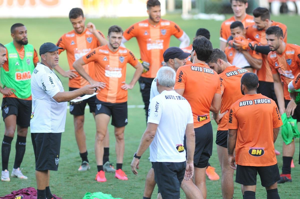 Fotos do treino do Atltico nesta quarta-feira na Cidade do Galo. Time dirigido por James Freitas se prepara para o clssico de sbado, s 19h, no Mineiro, pelo Mineiro