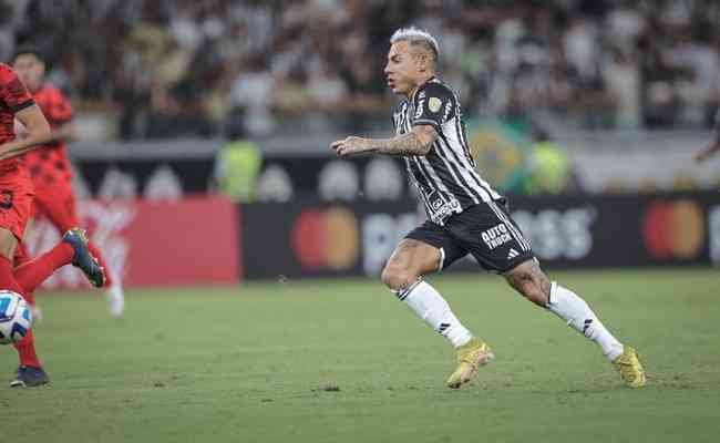 Atacante chileno vira desfalque no Galo