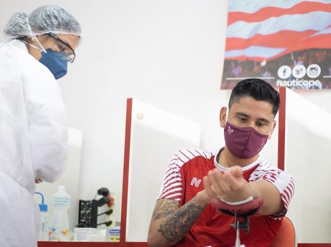 Jogadores, membros da comissão técnica, dirigentes e funcionários do Náutico realizaram testes para Covid-19 na manhã desta sexta-feira; resultados são previstos até a próxima segunda.