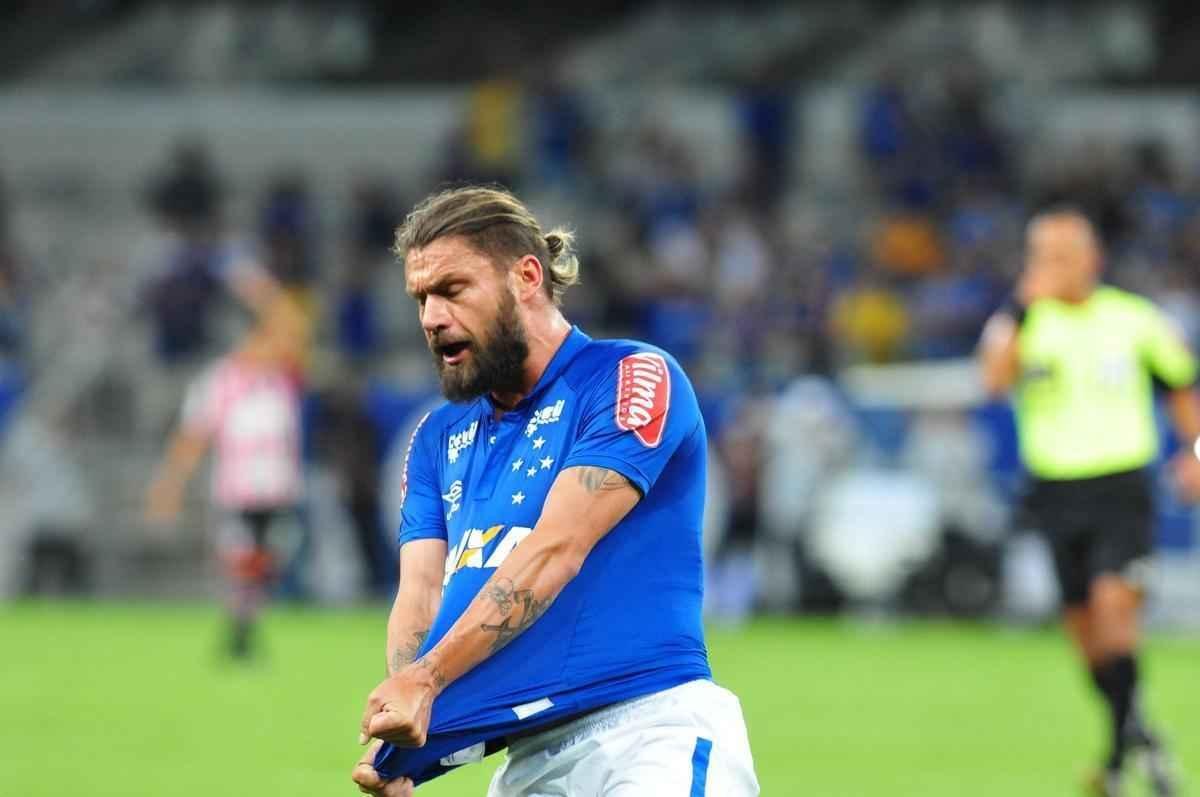 Imagens de Cruzeiro x So Paulo, pela quarta fase da Copa do Brasil, no Mineiro