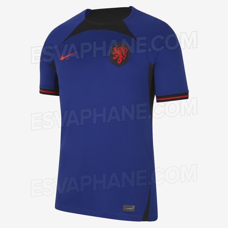 A provvel camisa II da Holanda para a Copa do Mundo foi desenvolvida pela Nike e divulgada de forma antecipada pelo portal Esvaphane