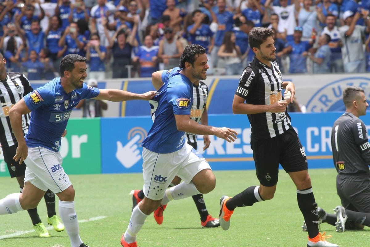 Fred abriu o placar para o Cruzeiro aos 15 minutos do segundo tempo em cobrana de pnalti